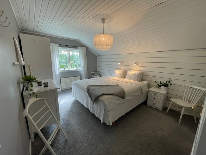 ห้องนอน 1 พร้อมเตียงคู่