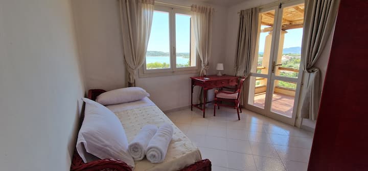 Dvokrevetna soba s krevetom na razvlačenje i privatnim balkonom s pogledom na more 