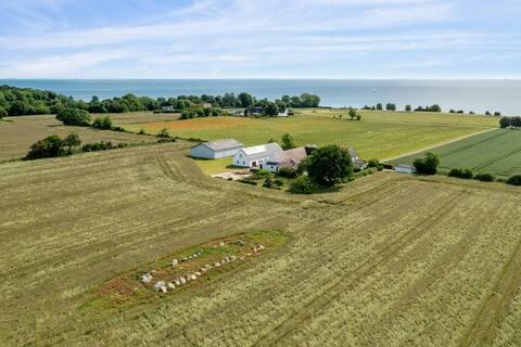 Idyllic farm with sea view, plenty of space and tranquility