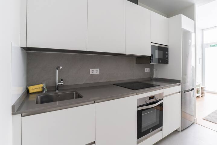 Modern 2 Bedroom Apartment near El Retiro Park gallery image 4