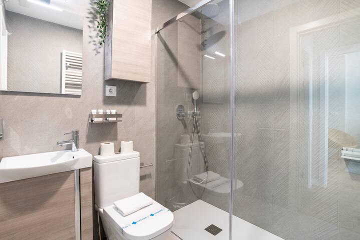 Modern 2 Bedroom Apartment near El Retiro Park gallery image 5