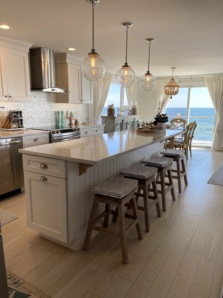 Waterfront Property Epic Views w/ Private Beach Houses for Rent in