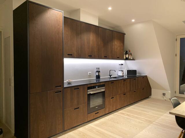 Oasis with private rooftop gallery image 3