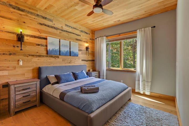 Lower level bedroom 2 with king bed (pillow top soft mattress) and lake view