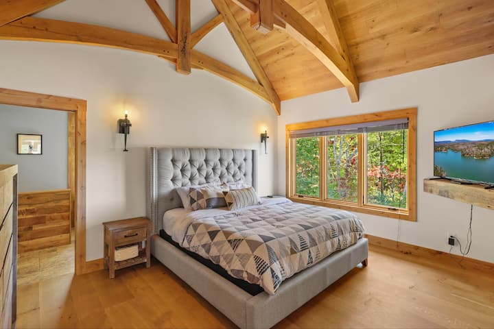Main level master bedroom with King size bed (medium/firm TempurPedic mattress) and lake view right from the bed