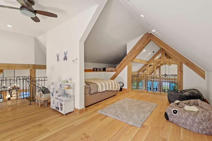 Upper loft with queen bed and twin XL beds and play area