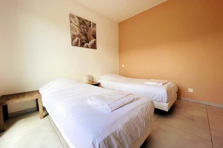 2eme chambre, avec deux lits doubles ou un grand lit 80x200