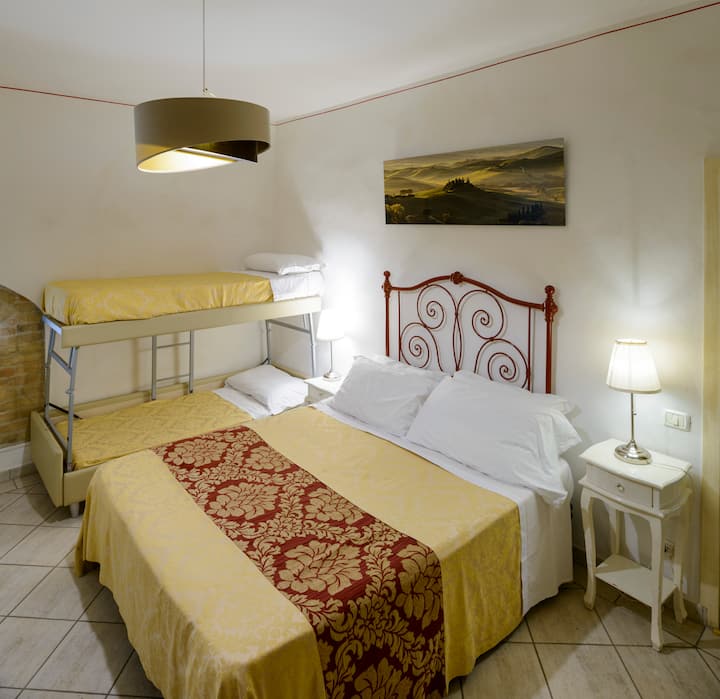 Donna Nobile- Rooom For 4 People