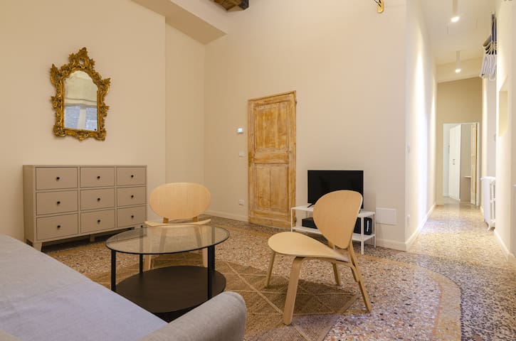 Azeglio Luxury Home: Spaziosa ed Elegante