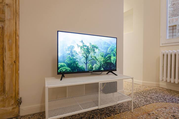 Azeglio Luxury Home: Spaziosa ed Elegante gallery image 5