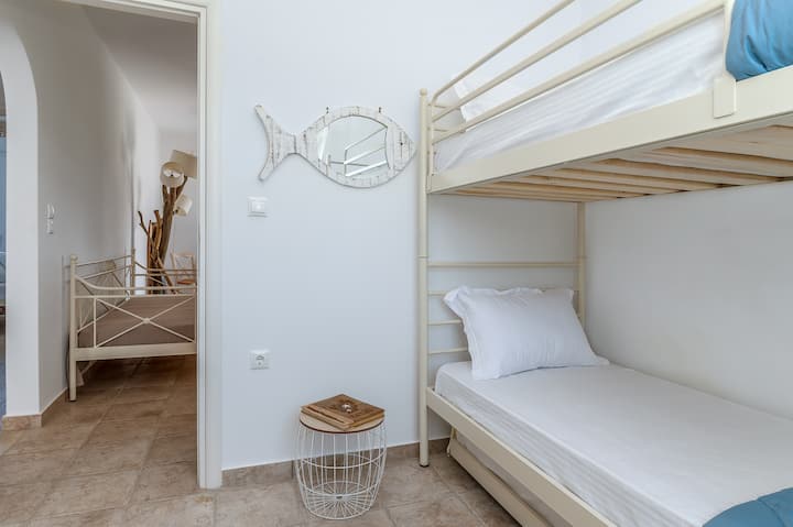 Crea ricordi d'infanzia con il nostro accogliente letto a castello perfetto per i più piccoli.