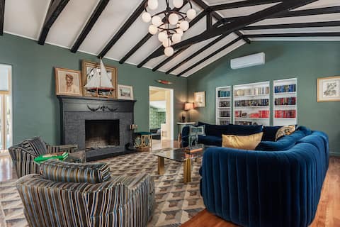 Successful Airbnb property: 5 Star Hollywood Glam in central PS! in Coachella Valley & Desert
