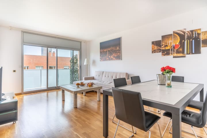 ♥ BEACHSIDE SUNNY MODERN WITH POOL ♥ | PARKING 24H