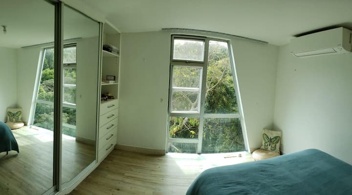 Peaceful 4-bedroom House With Green Outdoor Space - Hong Kong