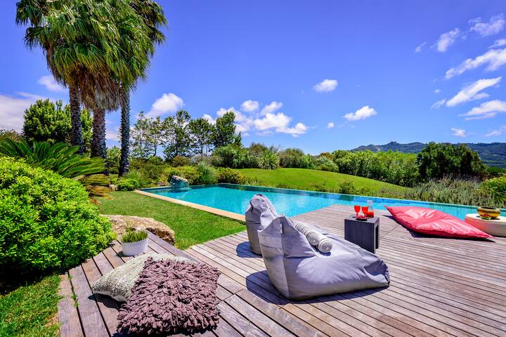 House in Sintra surroundings with pool gallery image 2