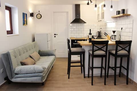Top Airbnb: Studio apartment Own in Mirca