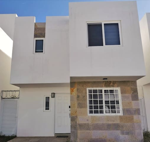 De la Garza Haus
 managed Airbnb listing 3