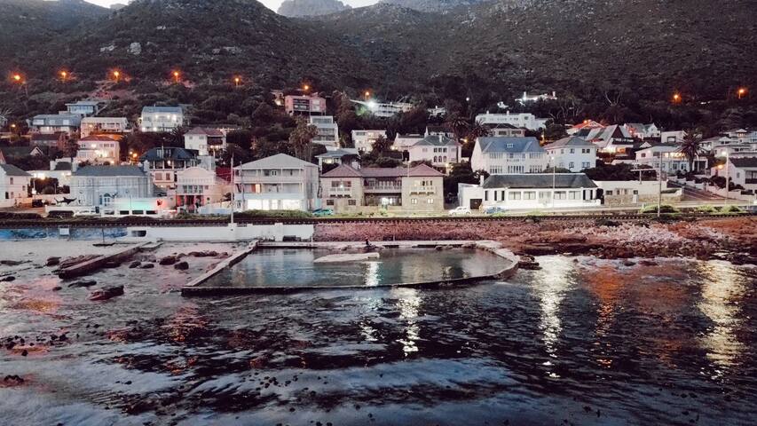 The Dalebrook 1 sea-side apartment, chic elegance gallery image 3