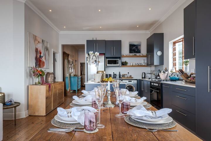 The Dalebrook 1 sea-side apartment, chic elegance gallery image 5