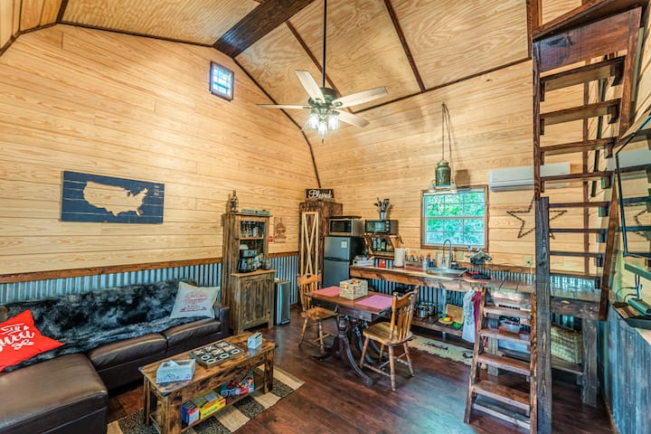Wheneverwood Hideaway: Free Farm Fresh Eggs W/stay - Indian Creek Lake, TX