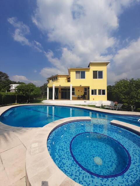 Holiday home w/private pool 3km from IRTRA
