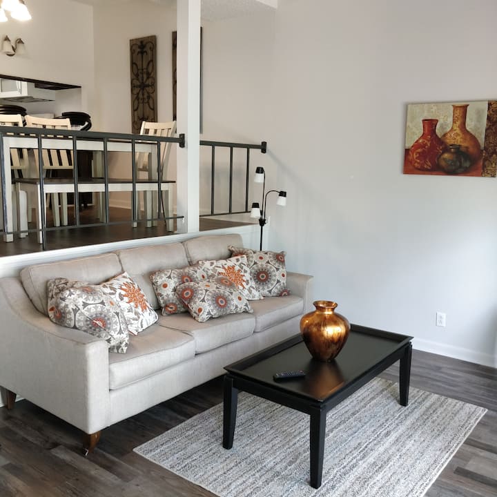 A Comfort Oasis In The Heart Of Huntsville! - Huntsville, AL
