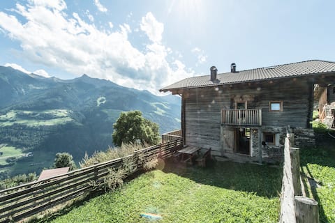 "Grandpa's" hut for nature lovers