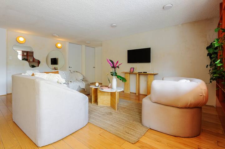 Classy Stay with Private Patio, Near the Parks gallery image 4