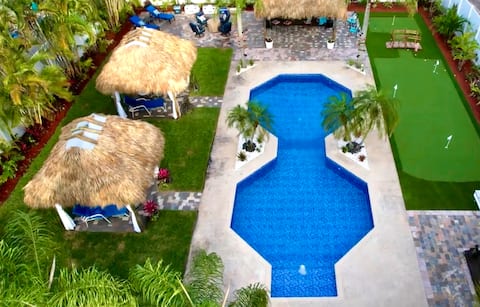 Celebrate Here! 1-Acre Retreat, Pool, Golf, Venue