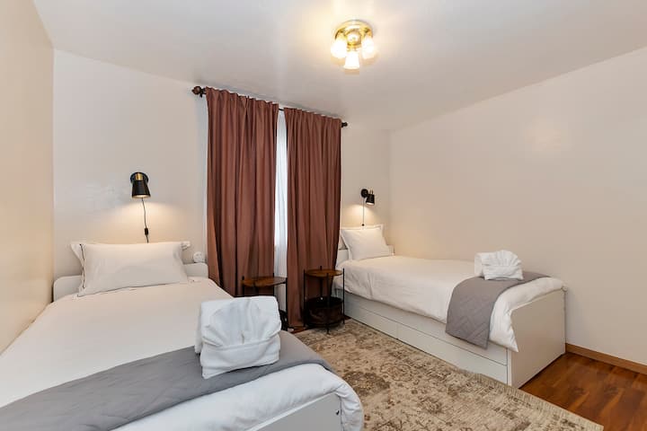 Chumba cha kulala cha pili na vitanda 2 pacha