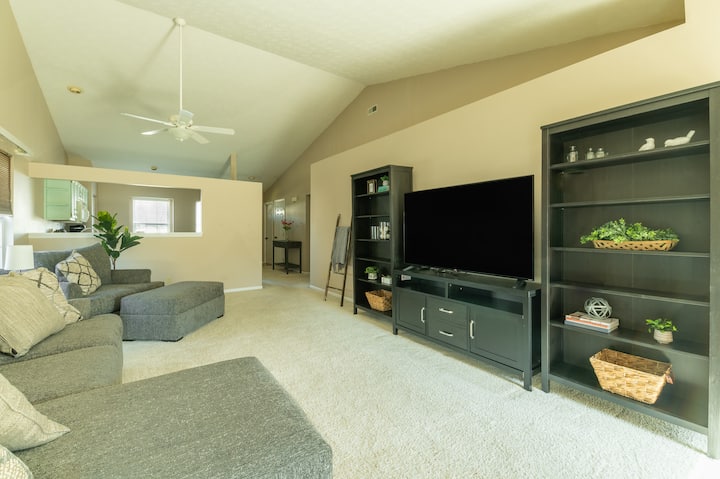 New Home & Huge Yard! 3-bd, 2 Baths With Game Room - Middletown, OH