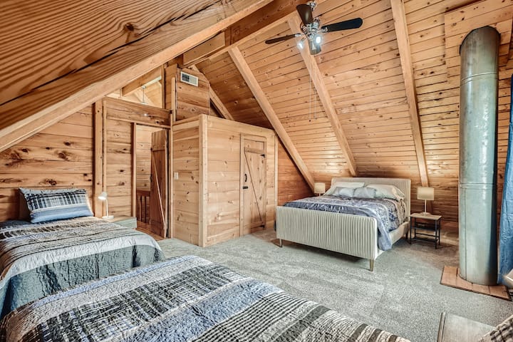 Second Bedroom (upstairs)