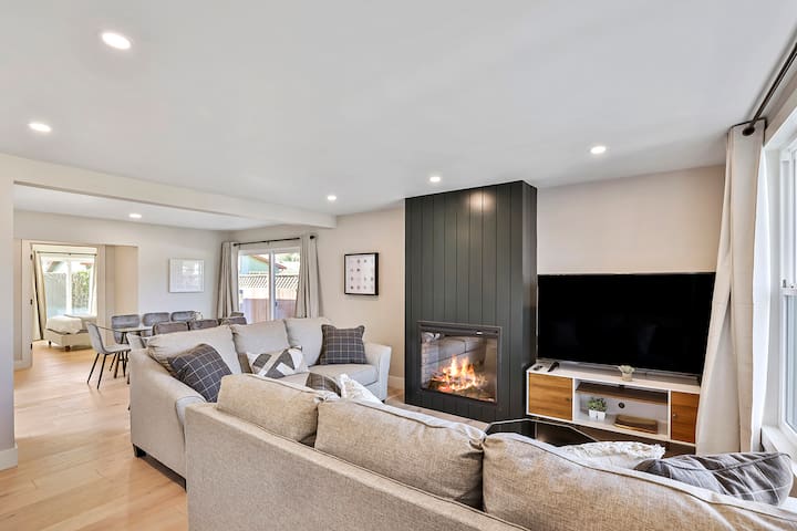 Walk to Beach – 6 bedrooms – 4 bathrooms- Fits 14 gallery image 3