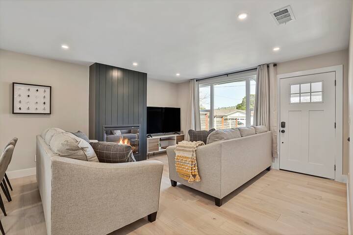 Walk to Beach – 6 bedrooms – 4 bathrooms- Fits 14 gallery image 5