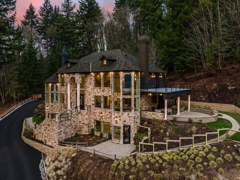 Hillside Chateau'