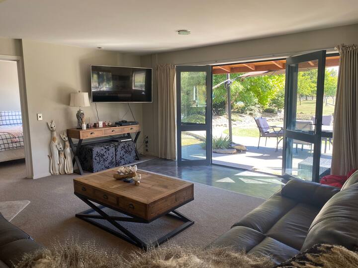 Country Home with stunning views 10mins to Wanaka Houses for Rent in
