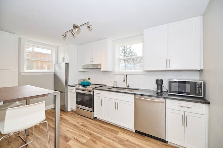 Newly Renovated  in the Heart Niagara, Condo 1