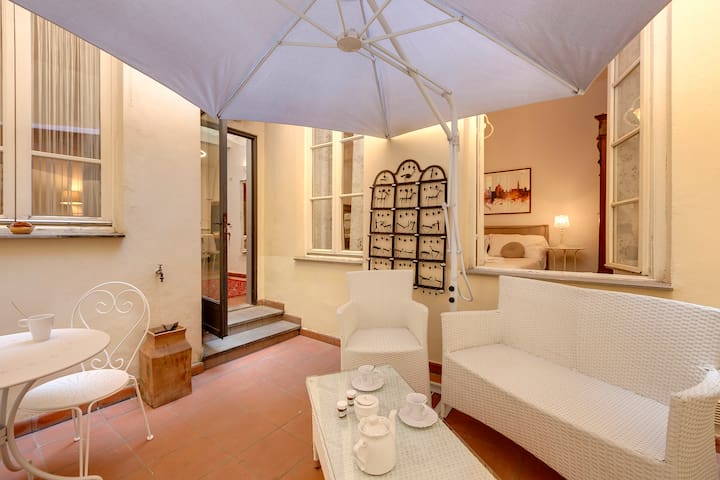 Duomo&Accademia+Patio(3 bedrooms 2 bathrooms)