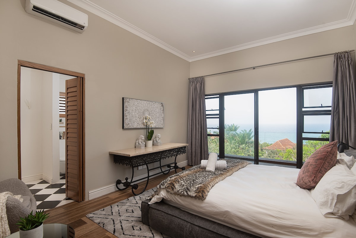 Tretia spálňa s výhľadom na more a vlastnou kúpeľňou.
