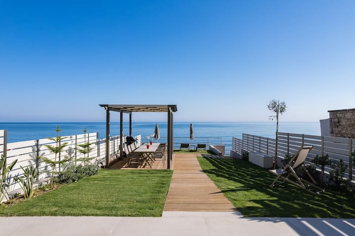 Deux Paradis, a BeachFront Retreat gallery image 2