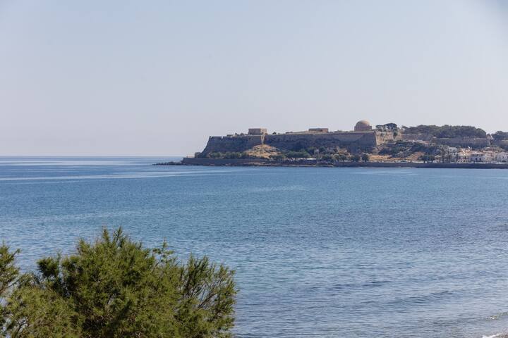 Deux Paradis, a BeachFront Retreat gallery image 3