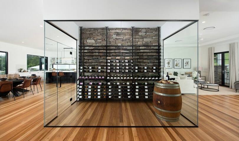 The Easton. Maleny Hinterland Retreat gallery image 2