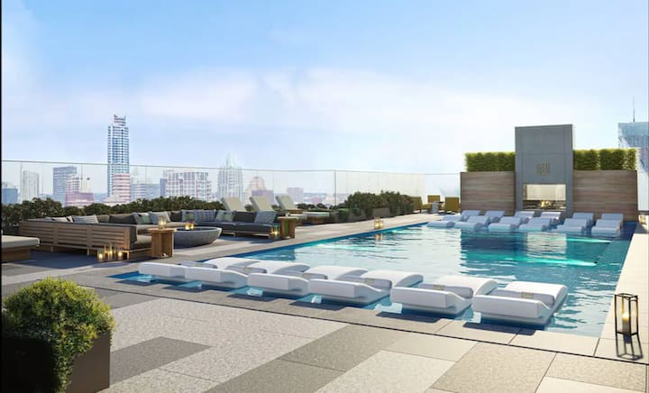 Lovely Condo-Rooftop pool, steps from Rainey St - Condominiums for Rent ...