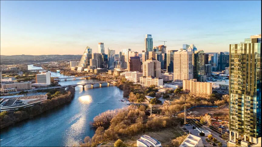 Lovely Condo-Rooftop pool, steps from Rainey St