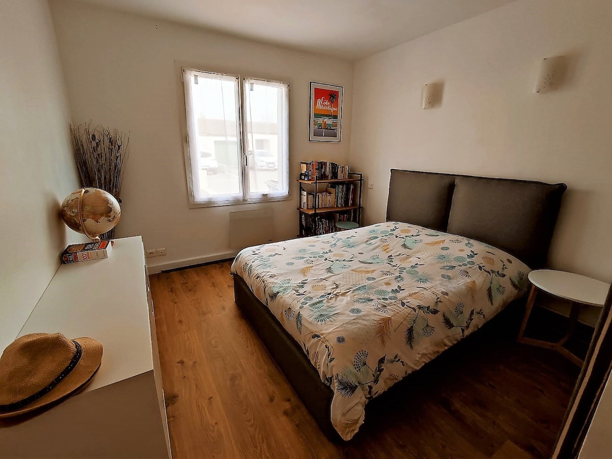 غرفة نوم في الطابق الأرضي 