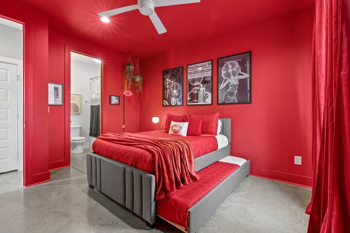 Spacious Group Getaway: Rooftop Deck & Hot Tub! gallery image 4