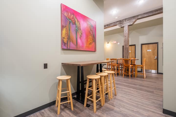 #2 Harris Room W/ Balcony In Historic Downtown! - Hickory, NC