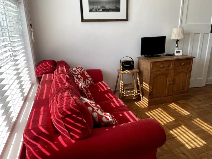 Lovely 1 Bed Flat By The Woods Close To Cardiff - Cardiff