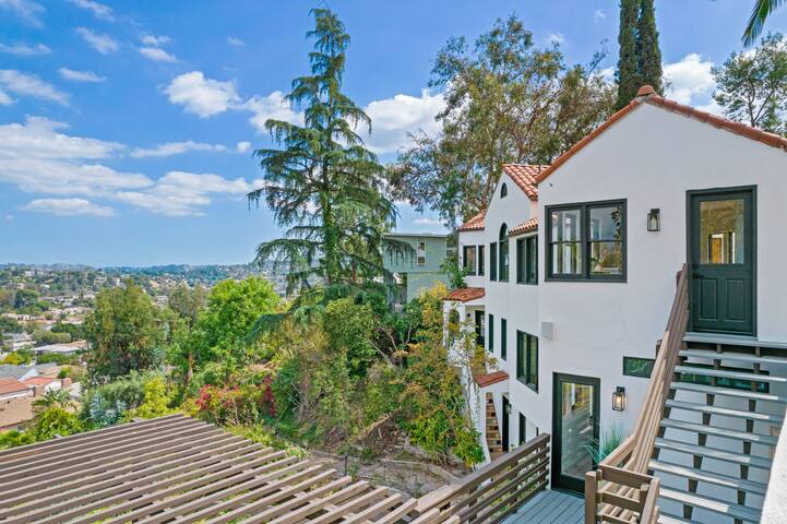 Private Modern Estate- Incredible LA City Views! gallery image 4