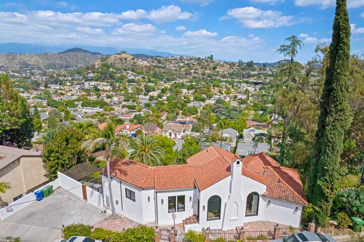 Private Modern Estate- Incredible LA City Views! gallery image 2